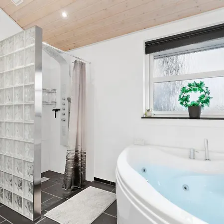 3 Bedroom Beautiful In Prázdninový dům *