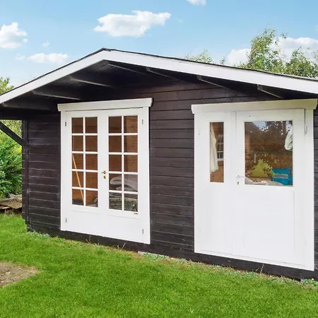 3 Bedroom Beautiful In Ferienhaus