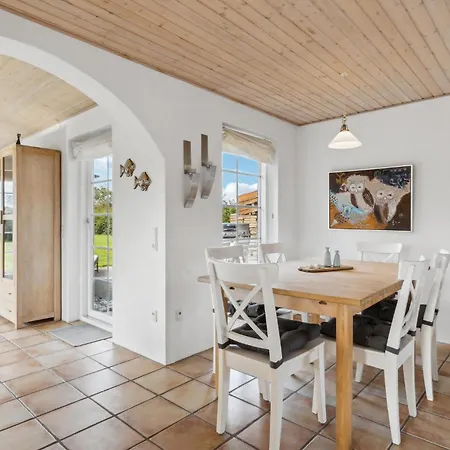 3 Bedroom Beautiful In Σπίτι διακοπών *