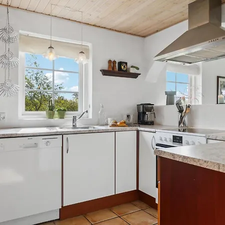 3 Bedroom Beautiful In Ferienhaus