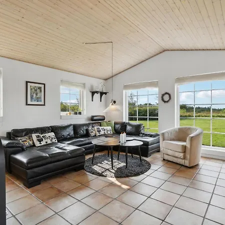 3 Bedroom Beautiful In Tarm