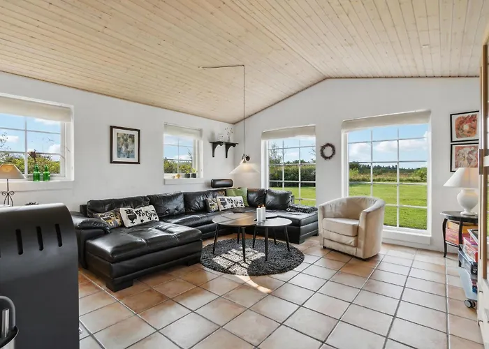 3 Bedroom Beautiful In Tarm